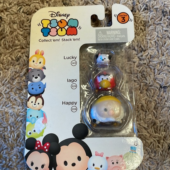 Mickey Tsum Tsum Disney Hard Plastic Carrying Case and Display - Picture 5 of 12